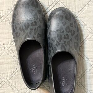 CROCS Women's Black Leopard Mules Size 11